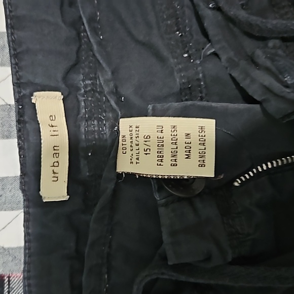 Black capri cargo shorts - Picture 6 of 6